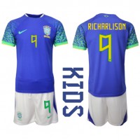 Camiseta Brasil Richarlison #9 Visitante Equipación para niños Mundial 2022 manga corta (+ pantalones cortos)